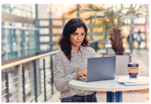 Más de un millón de personas en España han accedido en un año a los cursos gratuitos de capacitación digital de Microsoft y LinkedIn