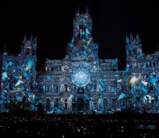 LA TECNOLOGÍA DE PANASONIC CUBRE DE NAVIDAD LA FACHADA DEL PALACIO CIBELES POR SEGUNDA VEZ