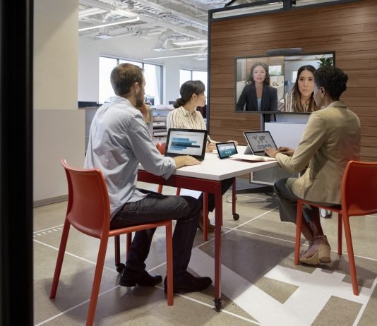 Un estudio de POLY identifica 12 consideraciones clave para la gestión del trabajo híbrido