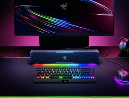 Disfruta de una experiencia de audio potente e inmersiva con la barra de sonido PC Razer Leviathan V2 X